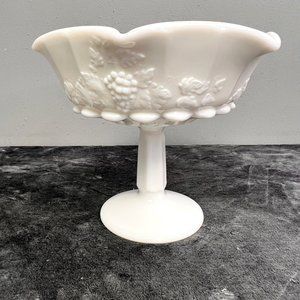 Vintage Westmoreland Milk Glass Pedestal Fruit Bowl Grapevine Scalloped White
